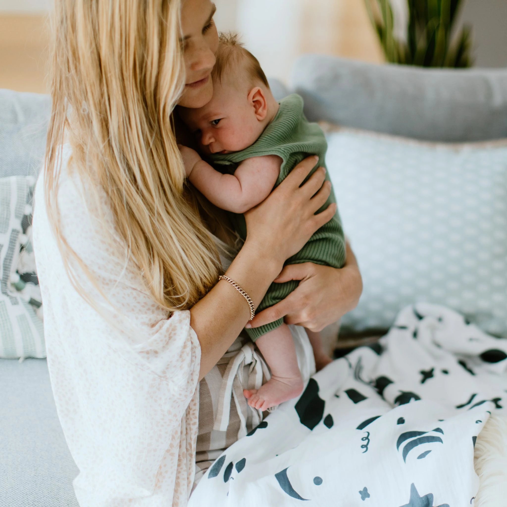 CaliWoods founder Shay Lawrence holding baby – NZ eco mum embracing low-tox living and sustainable parenting