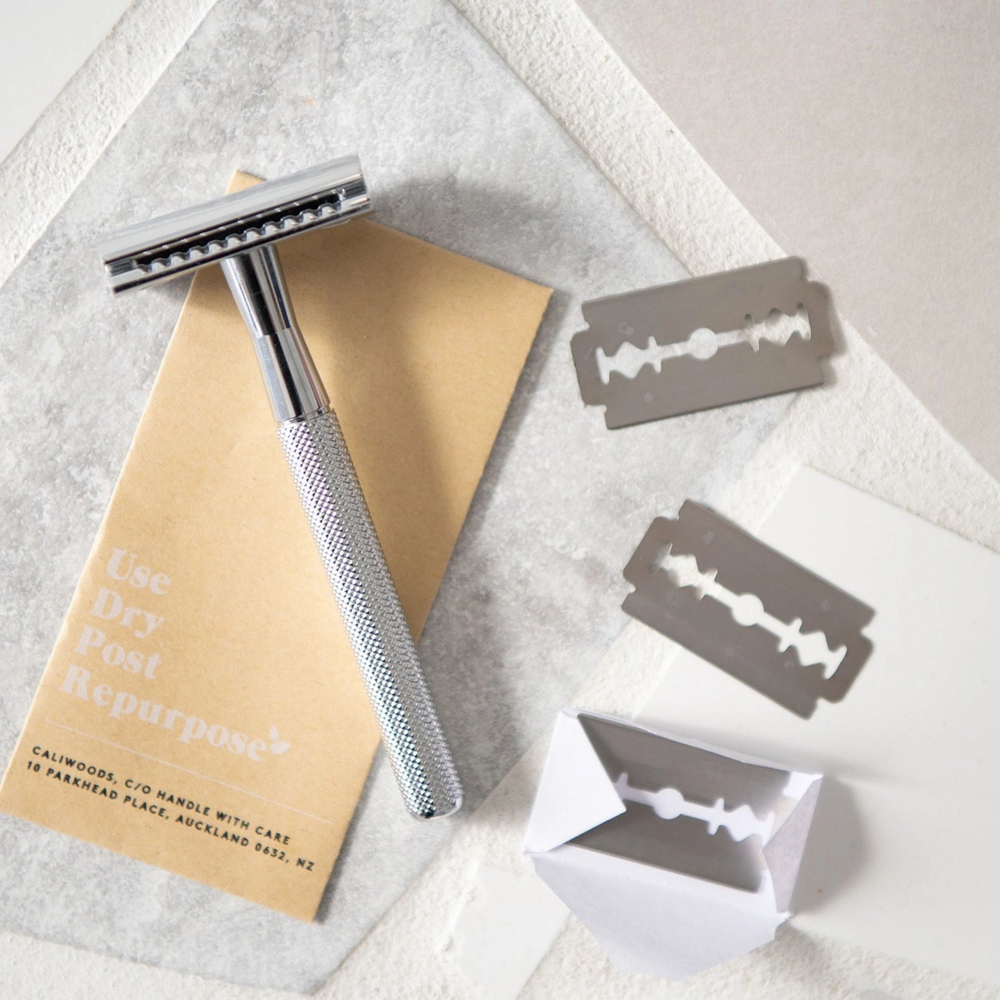 CaliWoods Silver Reusable Razor with replacement blades – zero-waste safety razor for plastic-free shaving NZ
