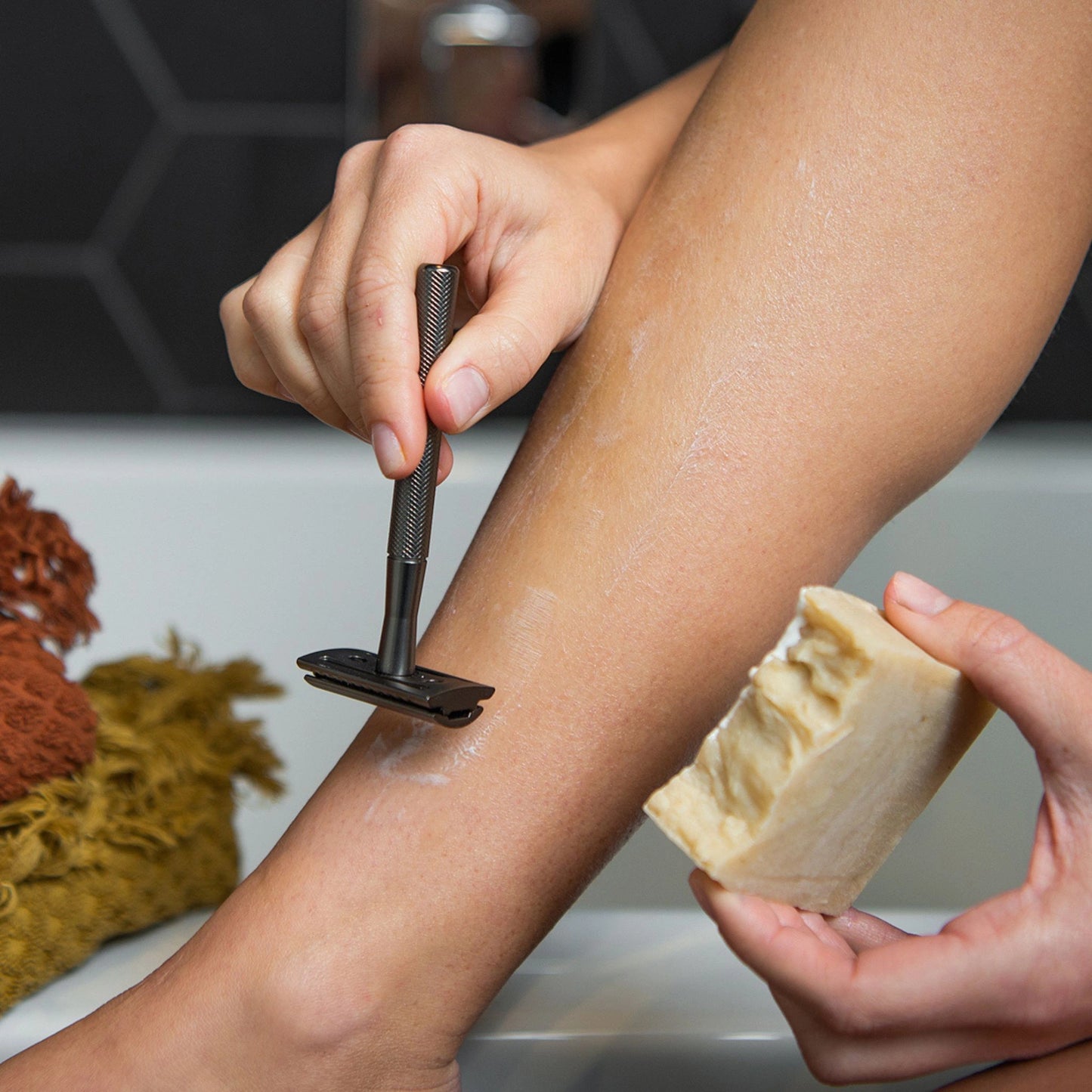 CaliWoods slate reusable razor in use – zero-waste shaving with natural soap for smooth, eco-friendly hair removal NZ