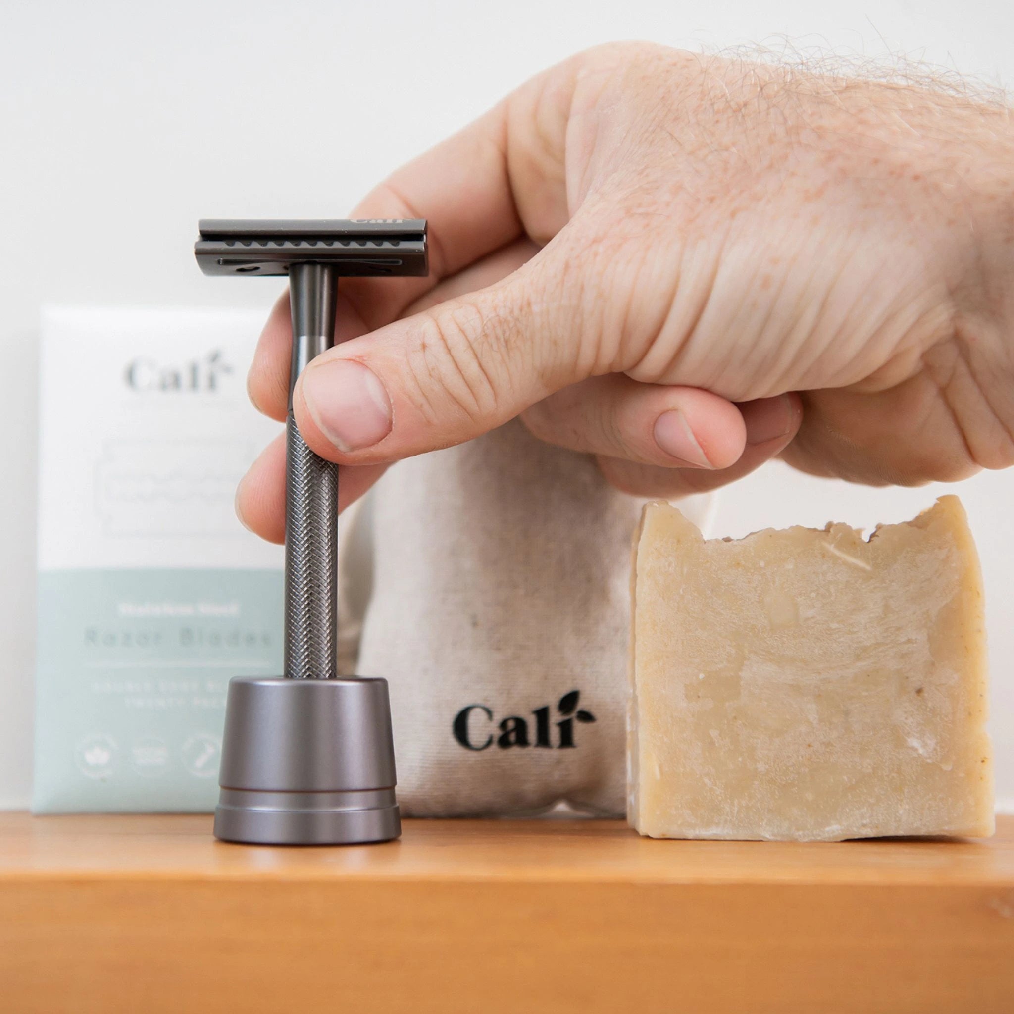 CaliWoods Low Waste Shave Kit – reusable safety razor with vegan soap, blades, and cotton storage pouch for eco-friendly grooming NZ