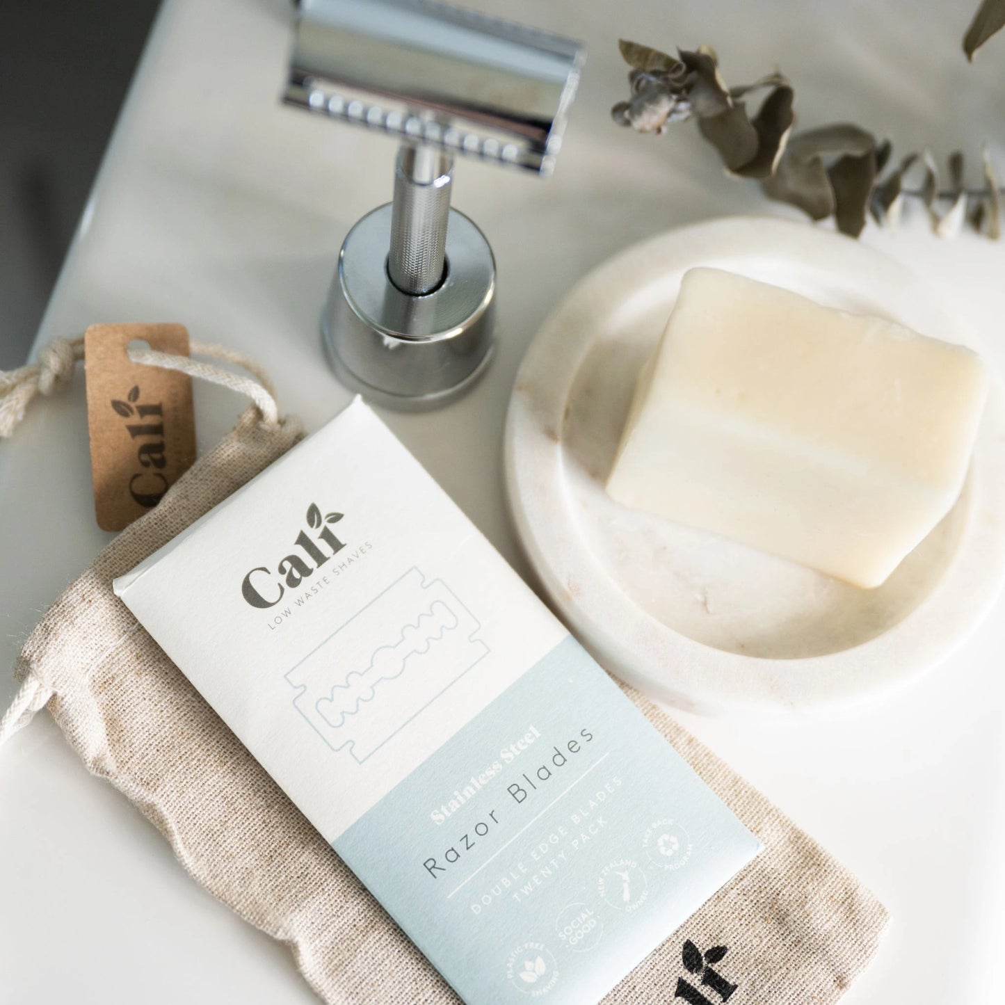 Unboxed CaliWoods Silver Shave Kit with stainless steel safety razor, refill blades, natural shaving soap, and linen pouch – plastic-free shaving essentials NZ