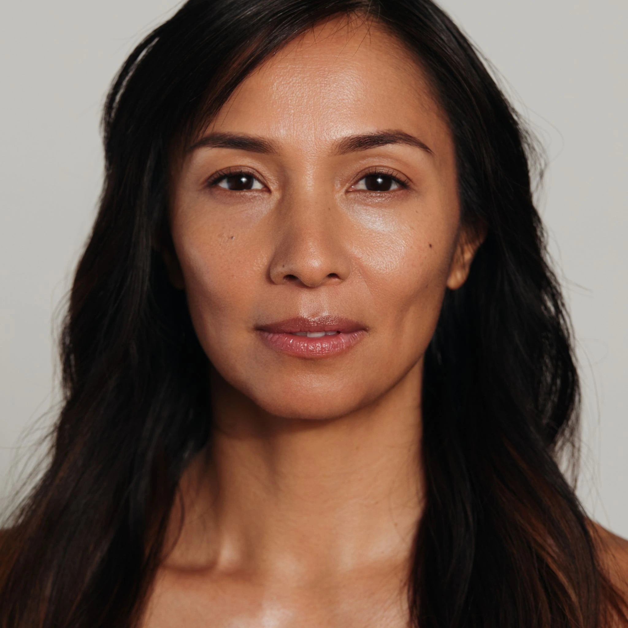 Women with glowing skin,form using the metamorphosis skincare range representing including the Vanessa Megan Re-Gen Cell Repair Oil as part of a natural anti-aging routine.