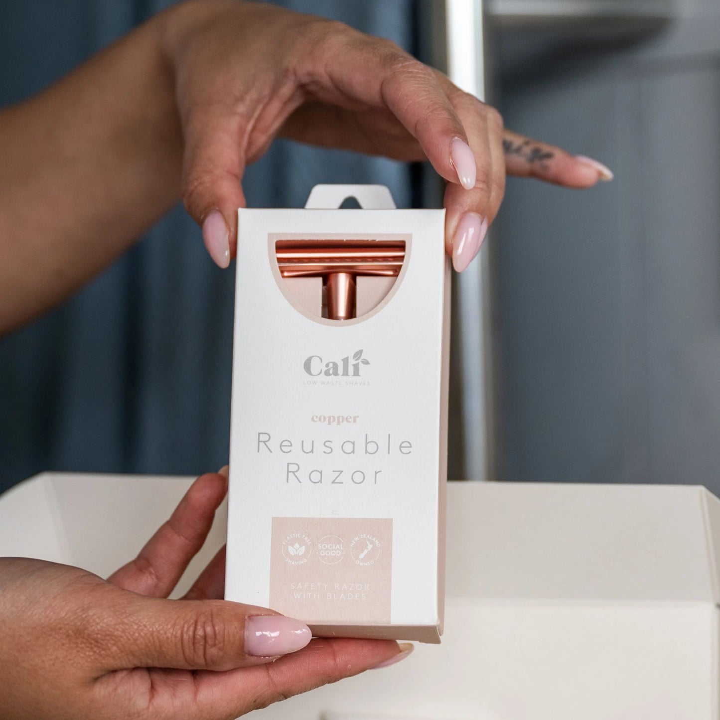 CaliWoods copper reusable razor in  FSC-certified  cardboard packaging – plastic-free safety razor for sustainable shaving NZ

