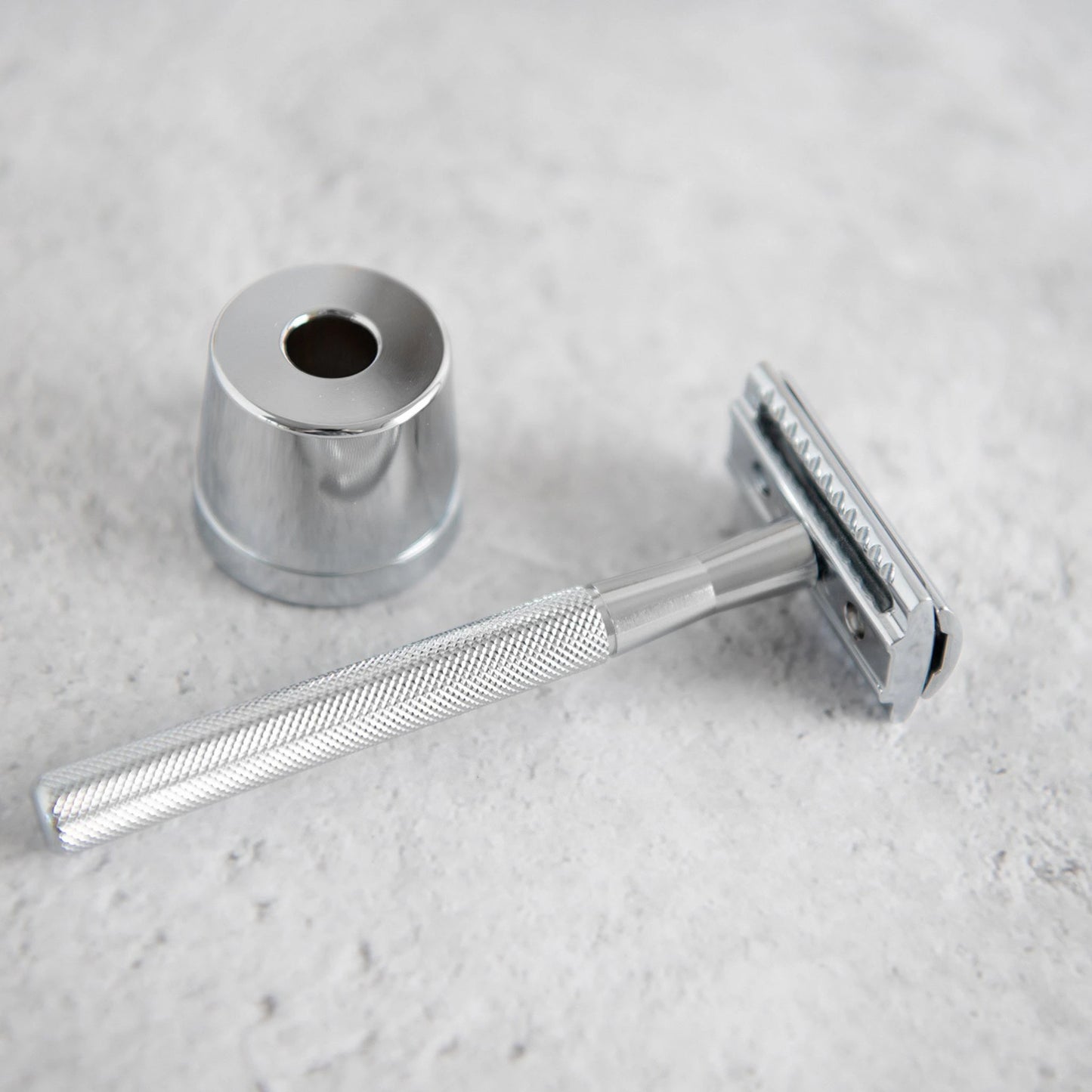CaliWoods Silver Safety Razor with Matching Razor Stand – Reusable Eco Razor for Zero-Waste Shaving in NZ