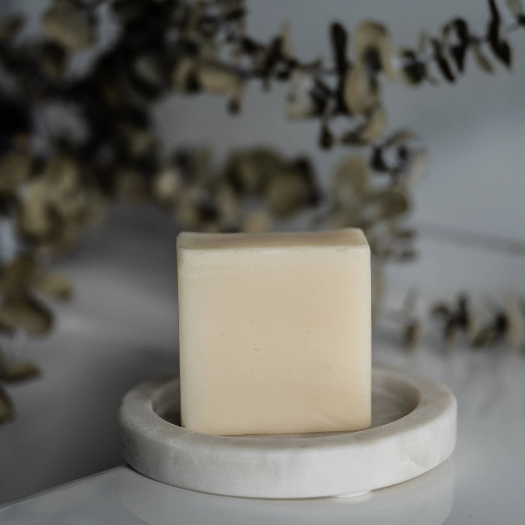 CaliWoods natural shave soap bar – low waste, toxin-free solid shaving soap for sensitive skin in marble dish