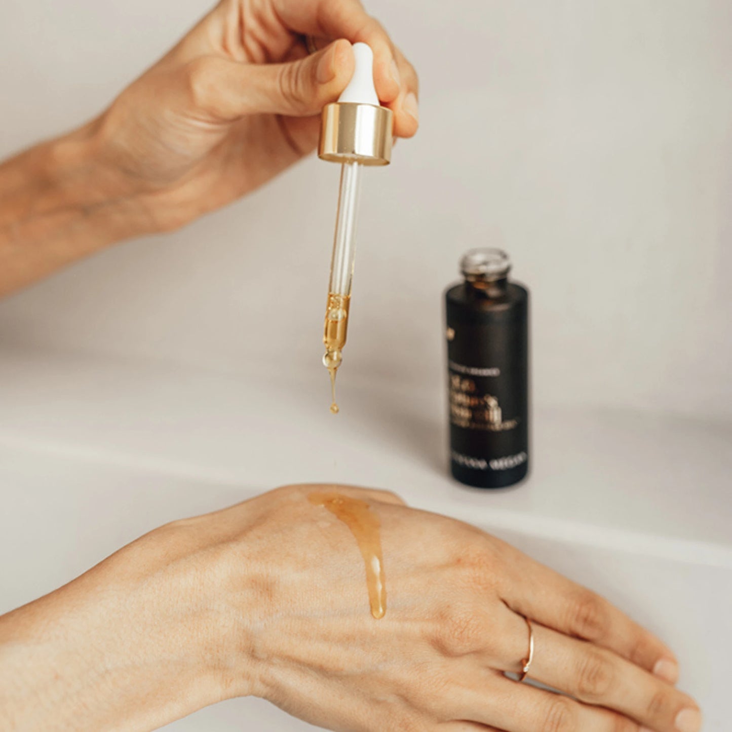 Vanessa Megan N.E.O 12 HOUR Miracle Face Oil, 100% Organic and third-party dermatologically tested and approved as being sensitive skin safe.