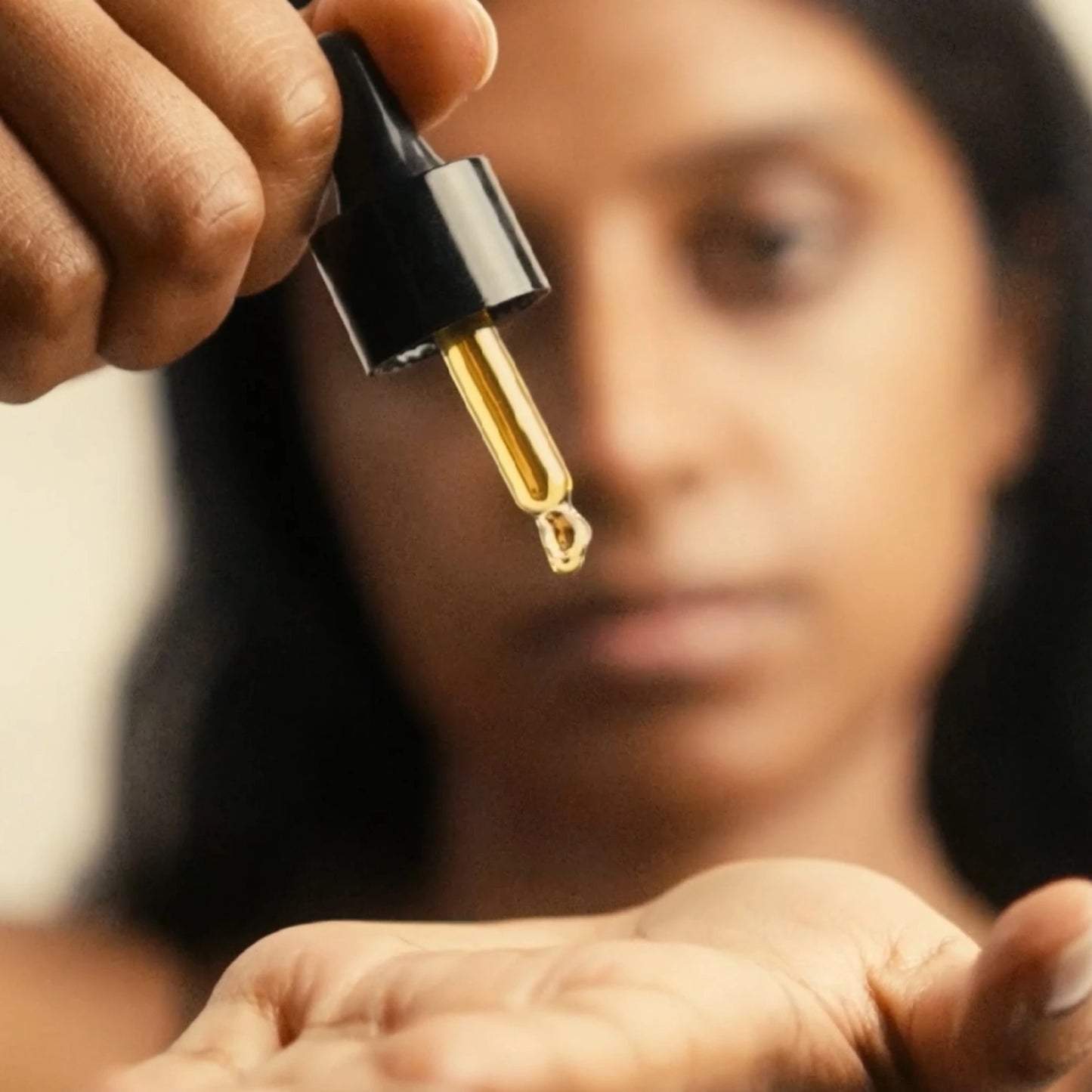 Golden drop of vēr वेर Face Oil, rich in antioxidants and botanical nutrients, for deep hydration and skin barrier protection
